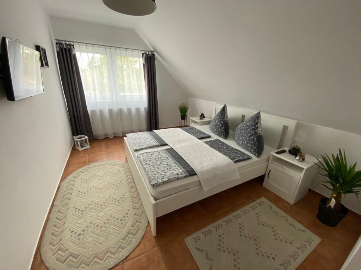 בלטונפנבש Munkacsy Apartmanok מראה חיצוני תמונה