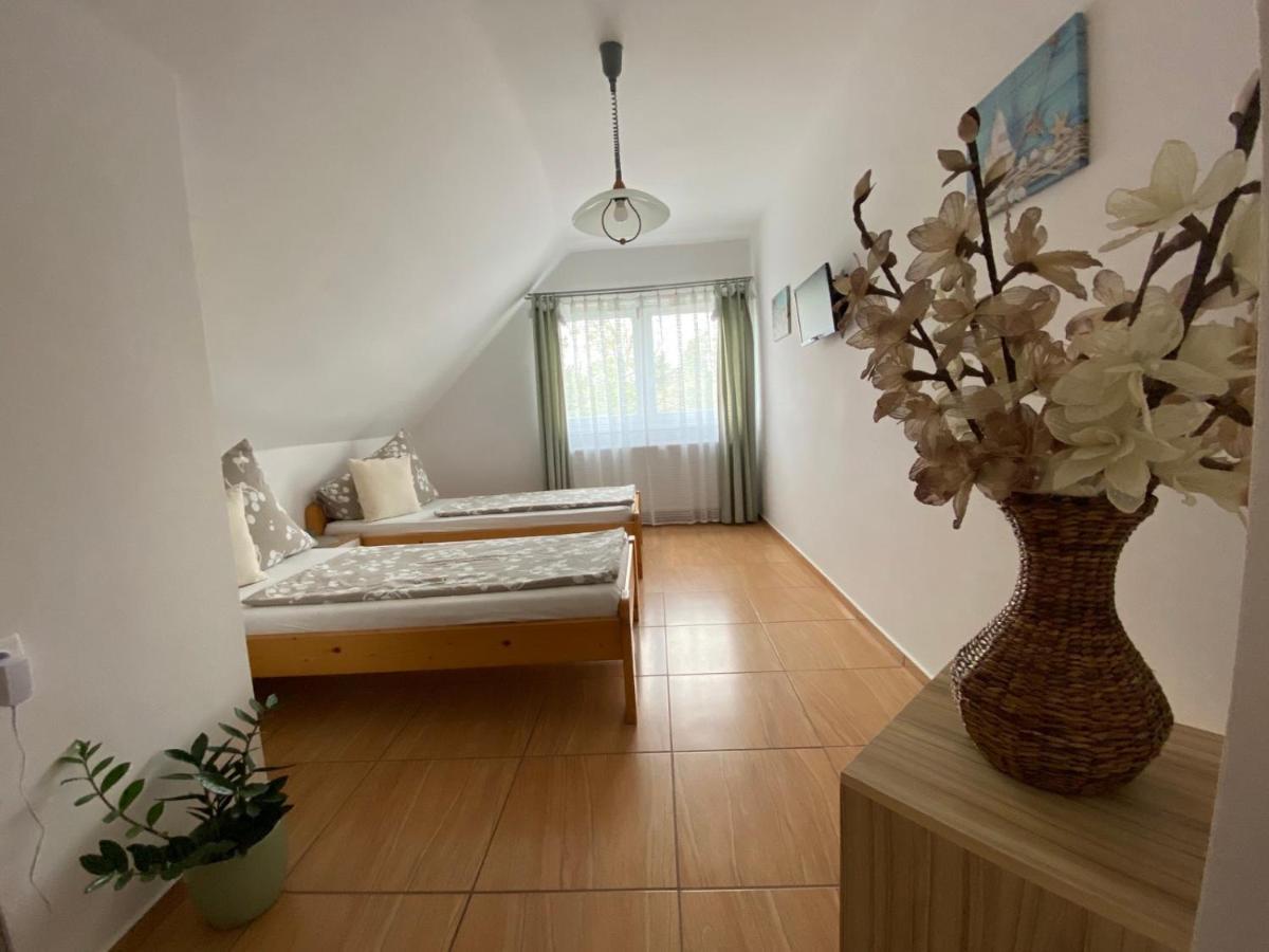 בלטונפנבש Munkacsy Apartmanok מראה חיצוני תמונה